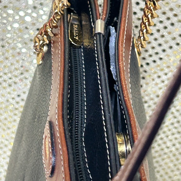 Bally Vintage Black and Brown Pebbled Leather Shoulder Bag Approx. 11 x 9.5 x 3 - Picture 17 of 17